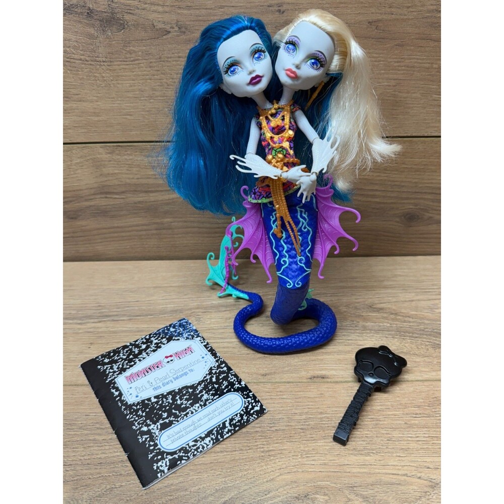 Monster High Peri & Pearl Serpentine 2-Headed Doll Great Scarrier Reef + Diary
